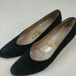 Salvatore Ferragamo Black Suede pumps Shoe…